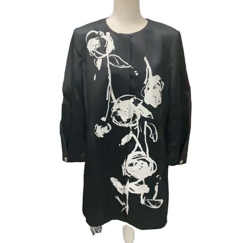 Chicos Size 2 Black White Lined Hidden Full Zipper Overcoat Long Sleeve
